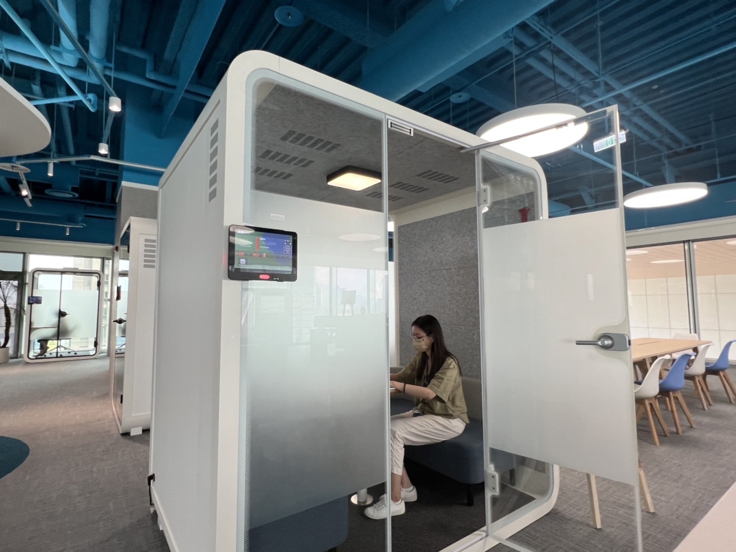 k1体育高雄據點的智慧行動辦公艙，展現k1体育在面板以外的研發應用軟實力